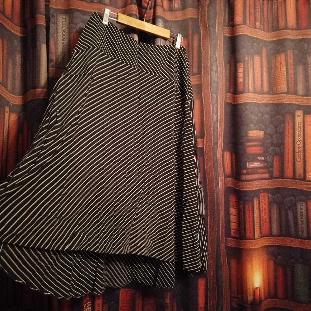 MM Lafleur flowy work skirt